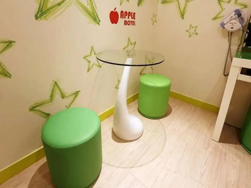 Apple Motel