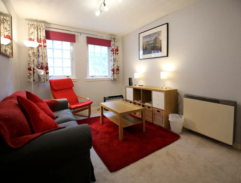 2 Bedroom Meadows Flat
