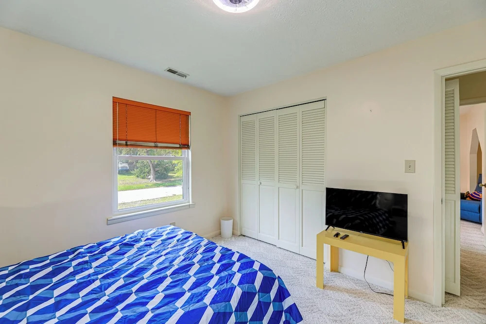 Morehead City Home ~ Walk to Beach Park!