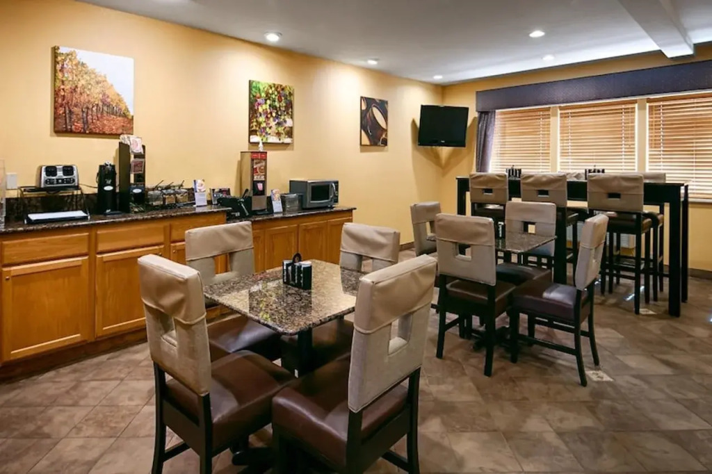 Best Western Dallas Inn & Suites