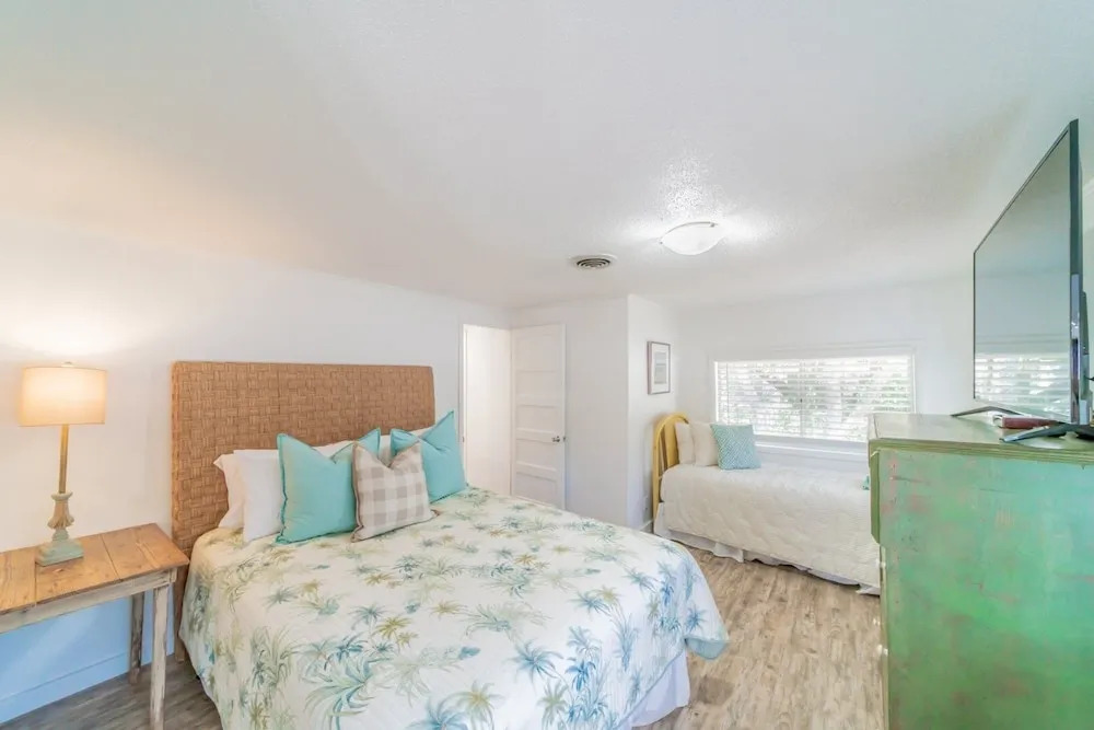 Cole Bin 3 Bedroom Home by RedAwning