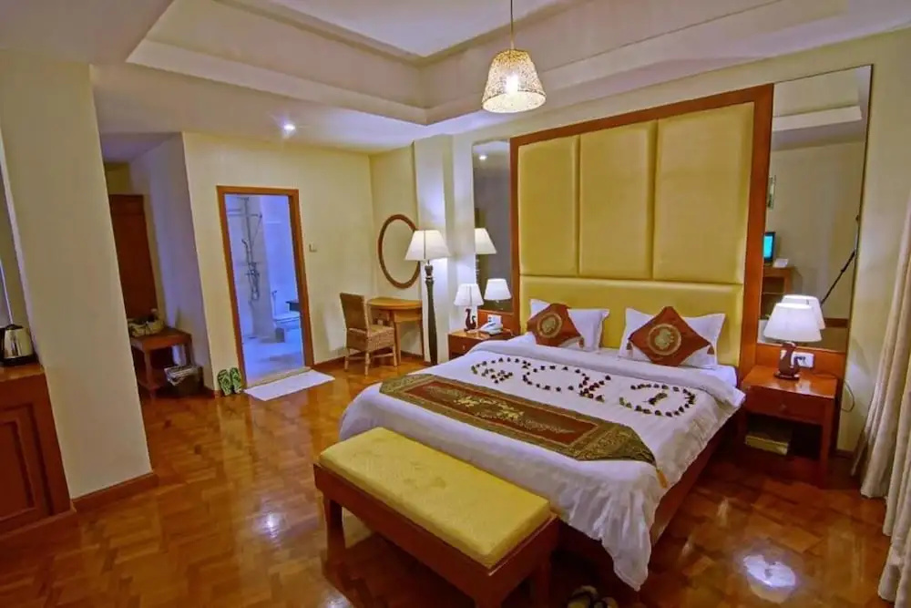 Gold Yadanar Hotel