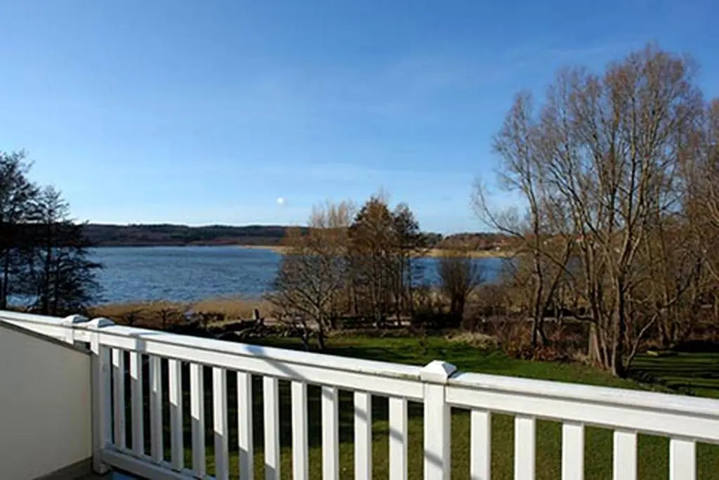 Schlösschen am Schmachter See by Rujana