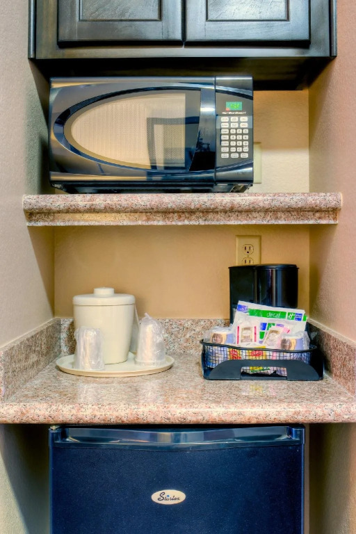 Holiday Inn Express and Suites Granbury by IHG