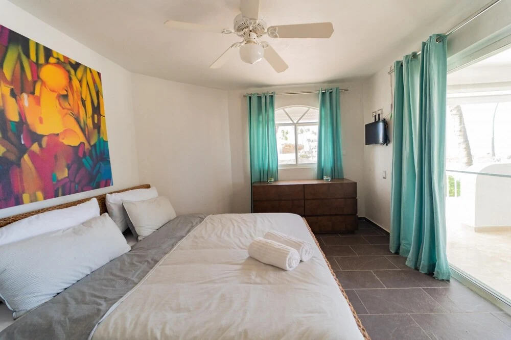Los Corales Beach Front E101