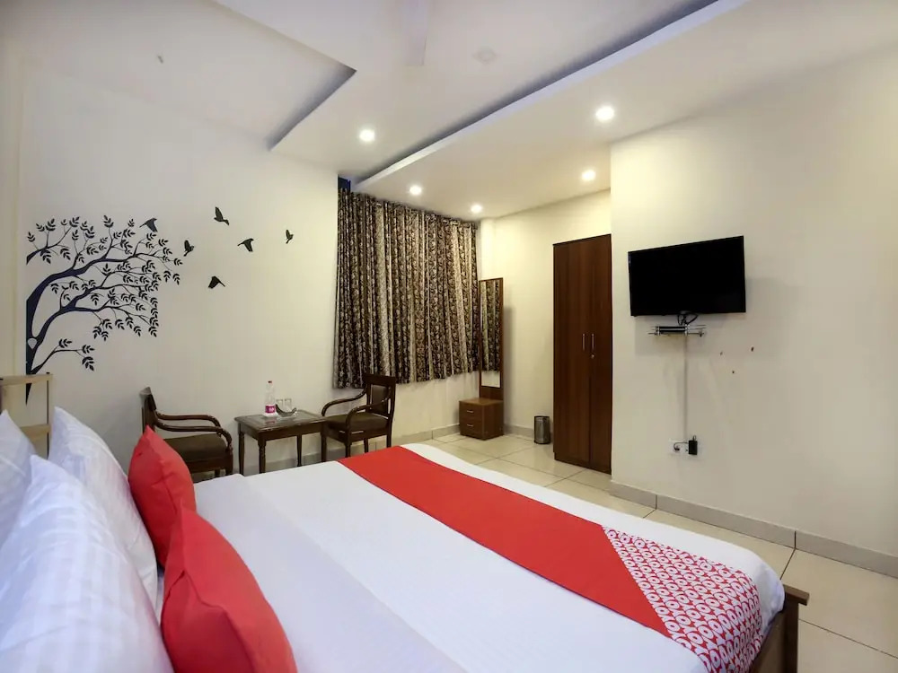 OYO 9951 Hotel Satkar Avenue