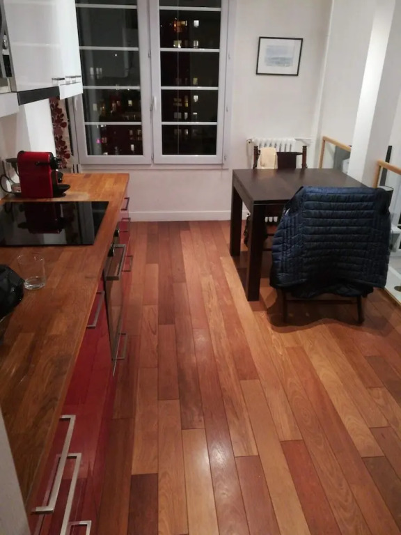 Apartment for 4 Persons View on the Eiffel Tower