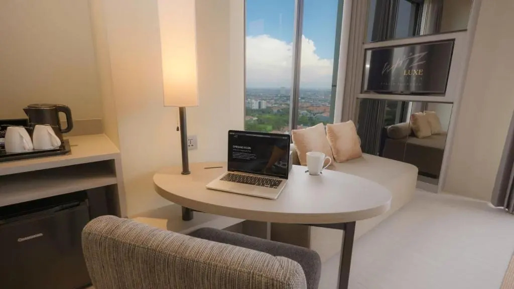 Whiz Luxe Hotel Spazio Surabaya