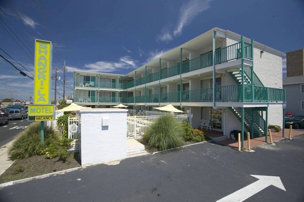Shangri-La Motel