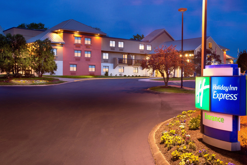 Holiday Inn Express Nashville Airport by IHG