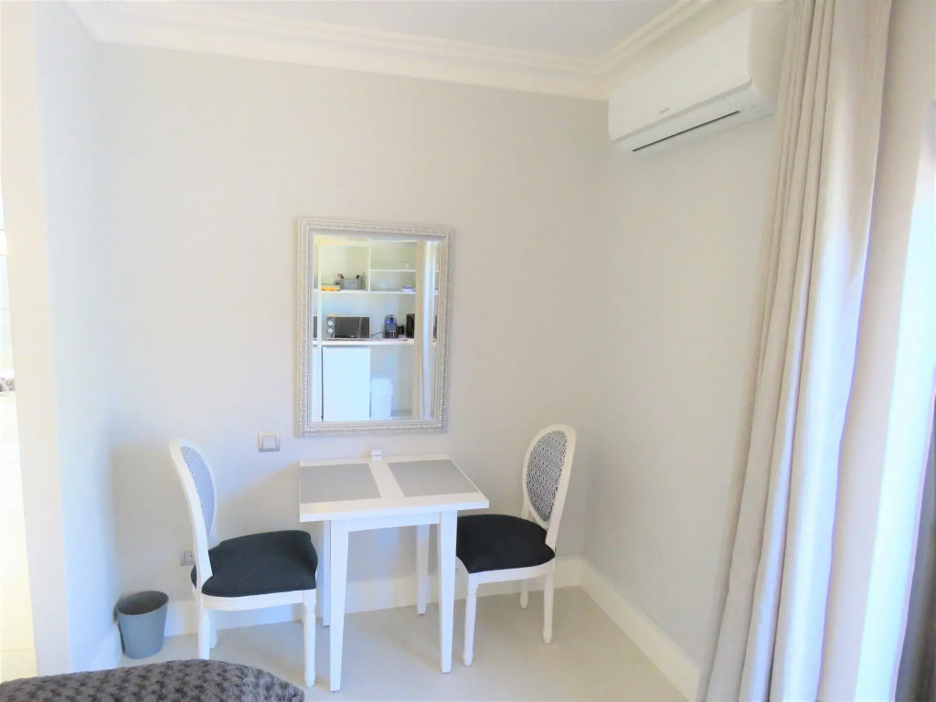 OCEAN BREEZE SUNSET BEACH - Boutique Guesthouse - Cape Town
