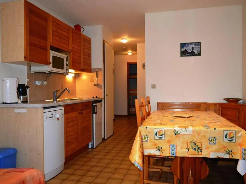 Appartement 2 pièces cabine, 300m pistes/comm, mén. inclus, parking - FR-1-241-11