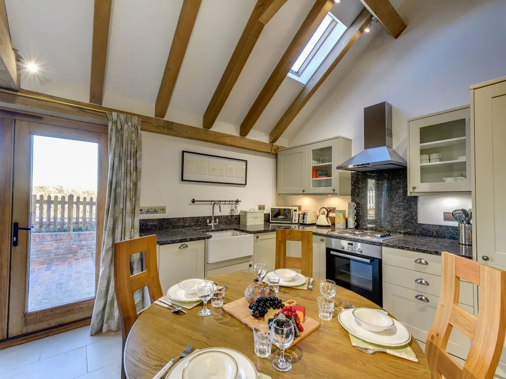 Lovely Holiday Home with Hot Tub near Bexhill & Hastings