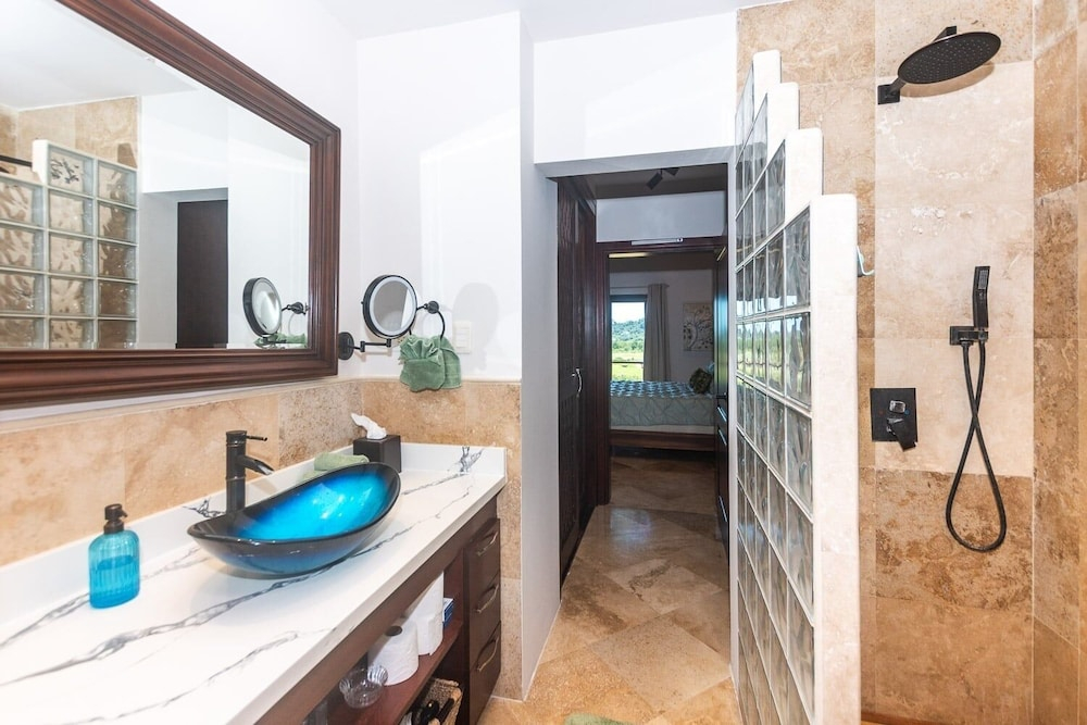Pristine Bay 1005- Villa Loce 4 Bedroom Home