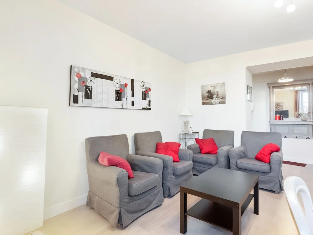 Modern & Spacious Apartment in Downtown Bayeux