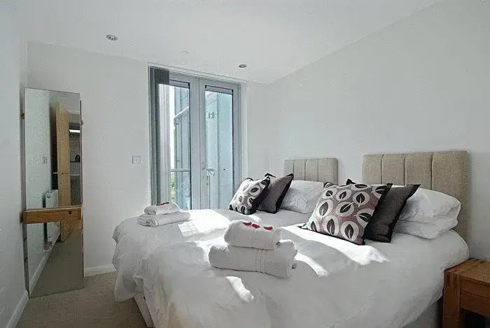 Apartment 4, Zinc