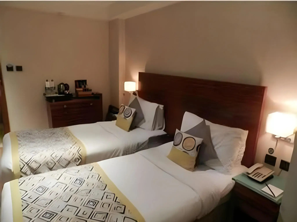 Hotel Bawa Continental Juhu Beach