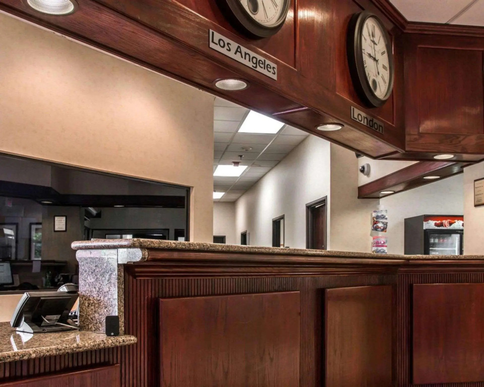American Inn & Suites