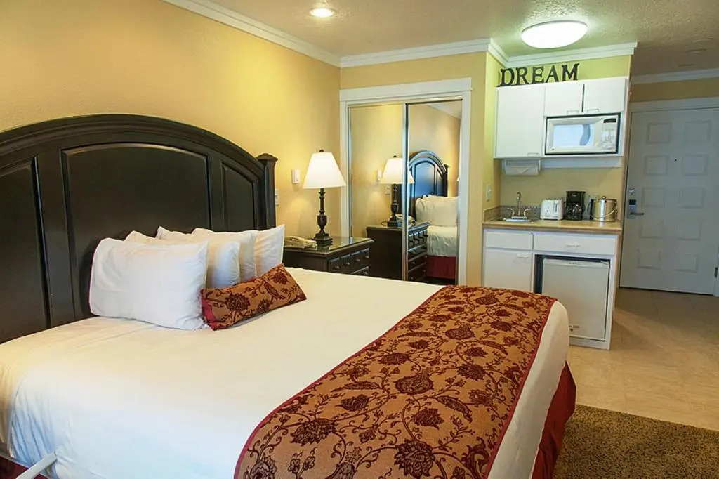 Inn at Spanish Head Resort Hotel