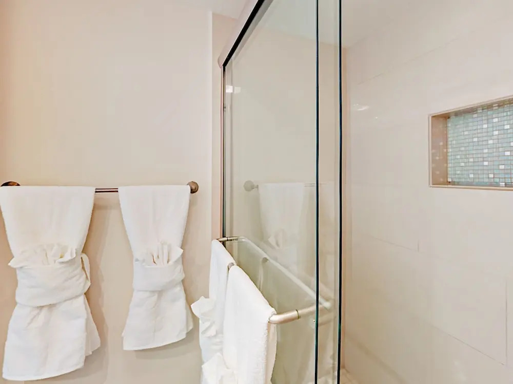 Updated 3br  W/ Pools 3 Bedroom Condo