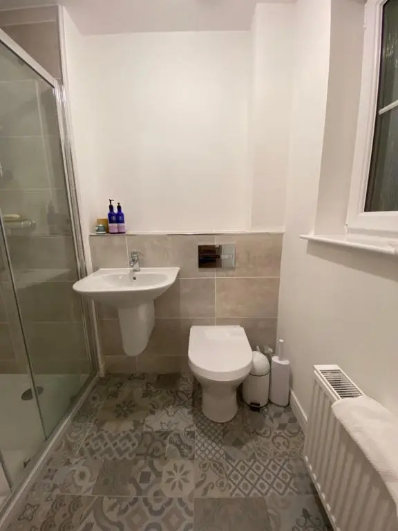Luxury 4 bed detached 3 beds