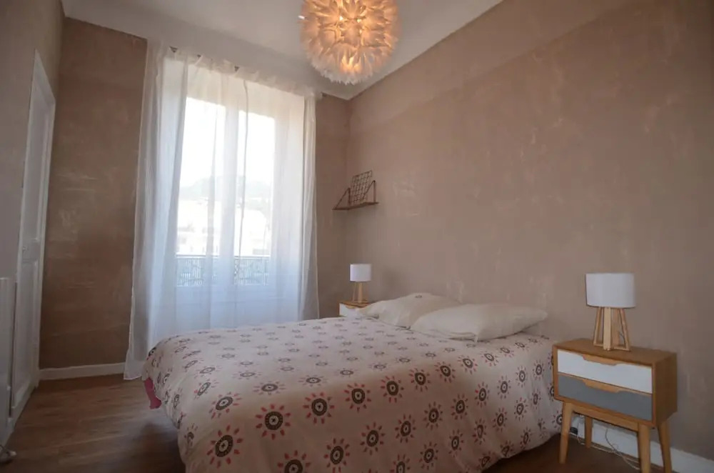 Cosy apartment 4 persons near Train Station Nice Riquier