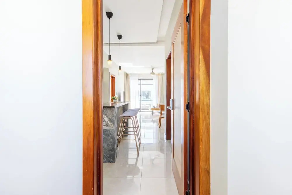 Stylish 1BR Apartment – Pool Access, Close to Beach