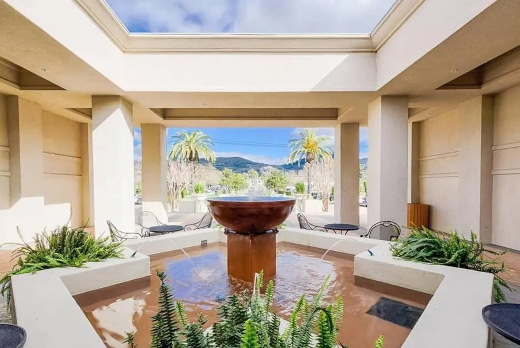 Top King Suite 40% OFF: Full Kitchen, Peaceful Views