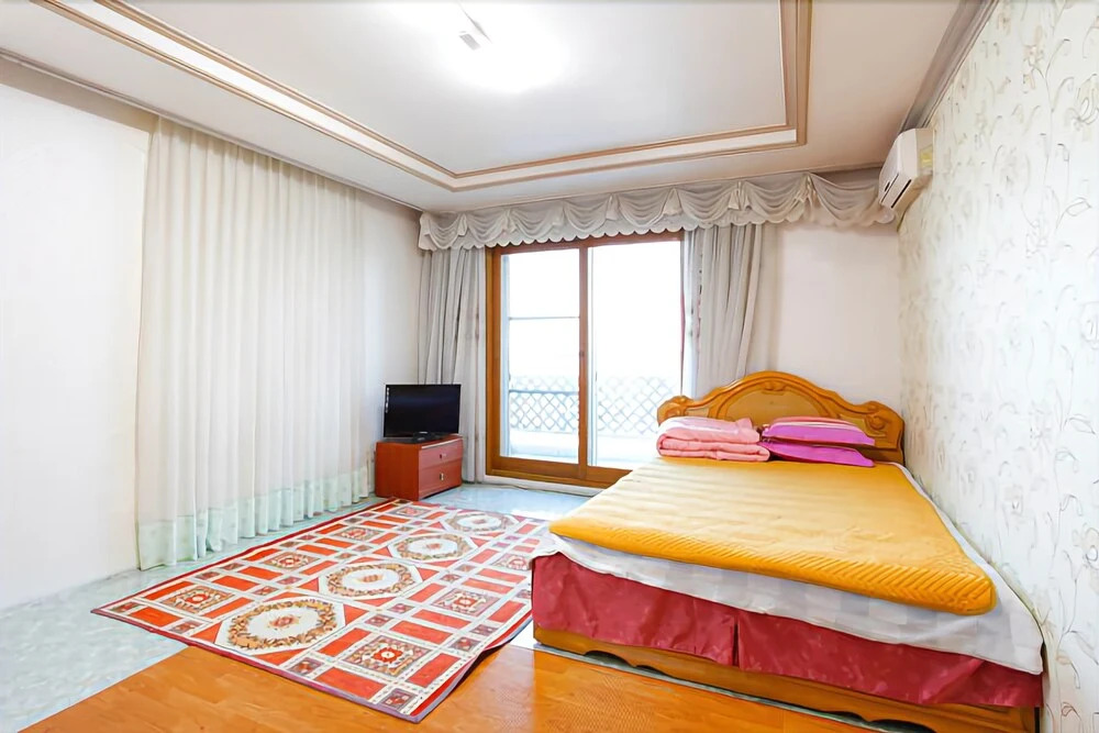 Seokcho Hometown Lodge Pension