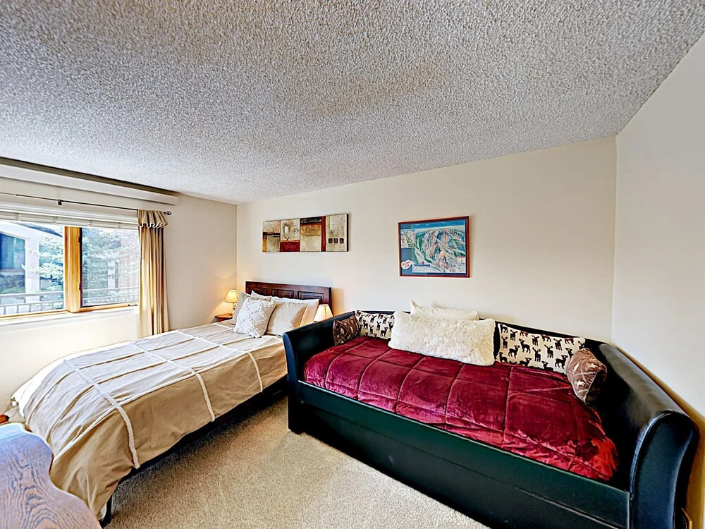 Ski Trail Apartment 2320 by RedAwning