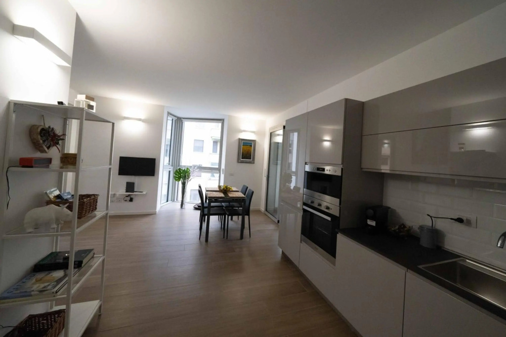 Amazing BRAND NEW 2 room upper scale with condo GYM close to metro