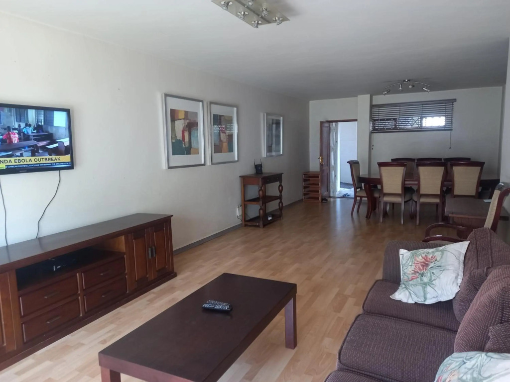 Mount Royal 02 Large 3 bedroom Ground floor apartment with Garden