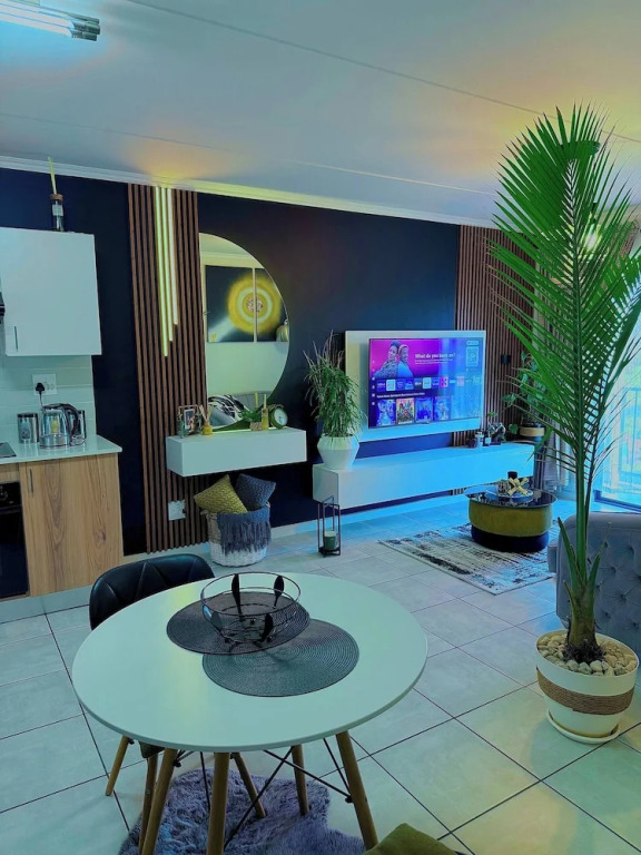 Cozy Home in Greenpark Boksbug by OR Tambo Airport