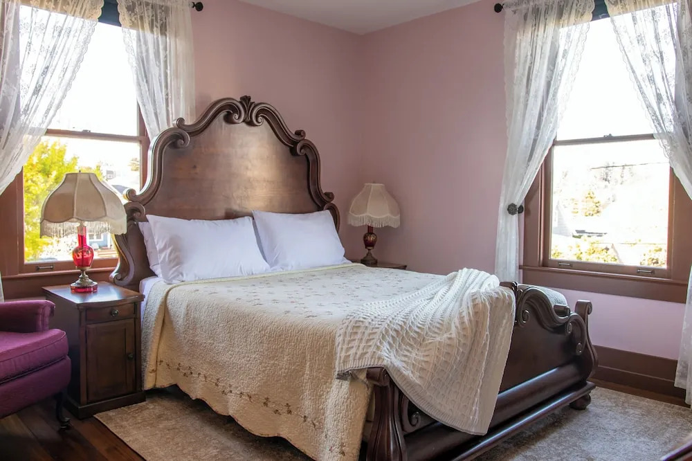 The Pearl Inn Bed and Breakfast
