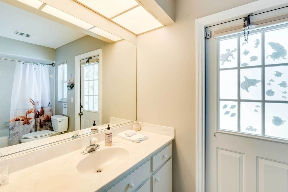 Family-friendly Englewood Getaway w/ Pool!