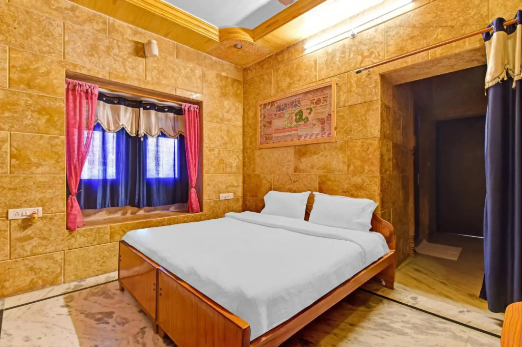 Capital O 85541 Hotel Crown Villa