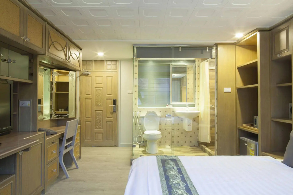 Golden Mountain Hostel