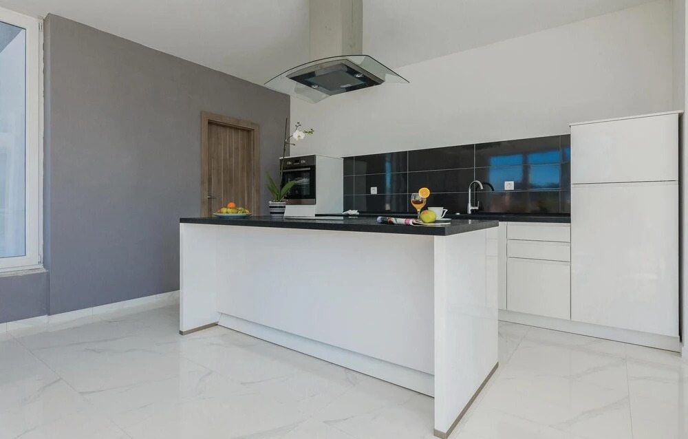Three-Bedroom Holiday Home In Kozino