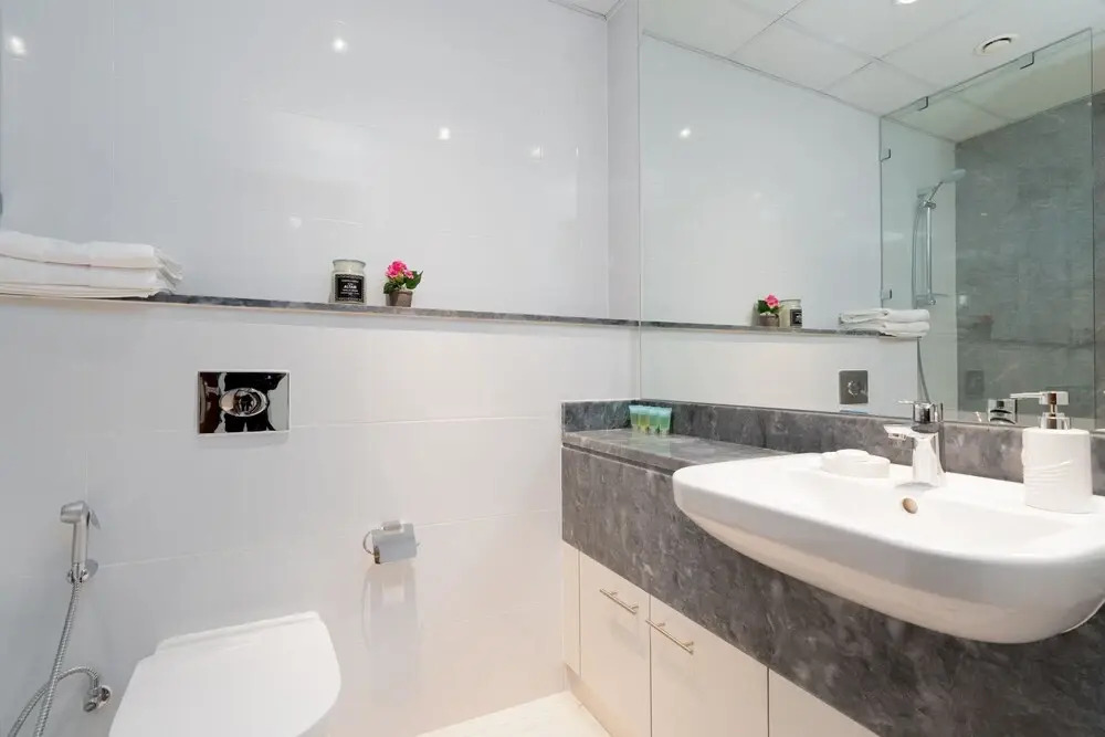 SuperHost - Stunning Canal and City Views From This Condo