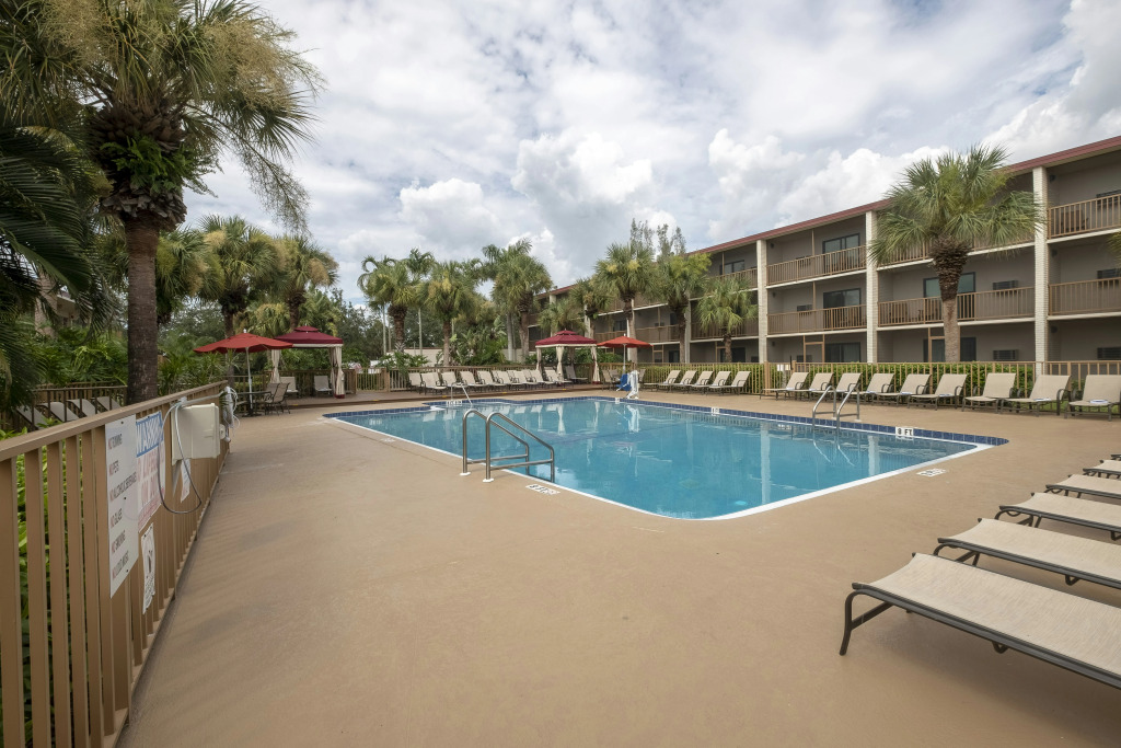 Red Roof Inn PLUS+ & Suites Naples Downtown-5th Ave S