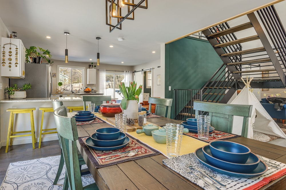 Bradford Group Getaway! Cabin w/ Deck & Fire Pit