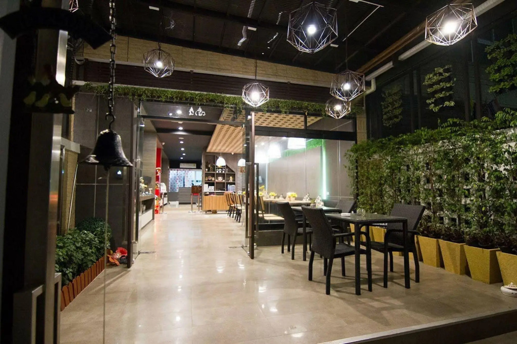 D-Box Hostel