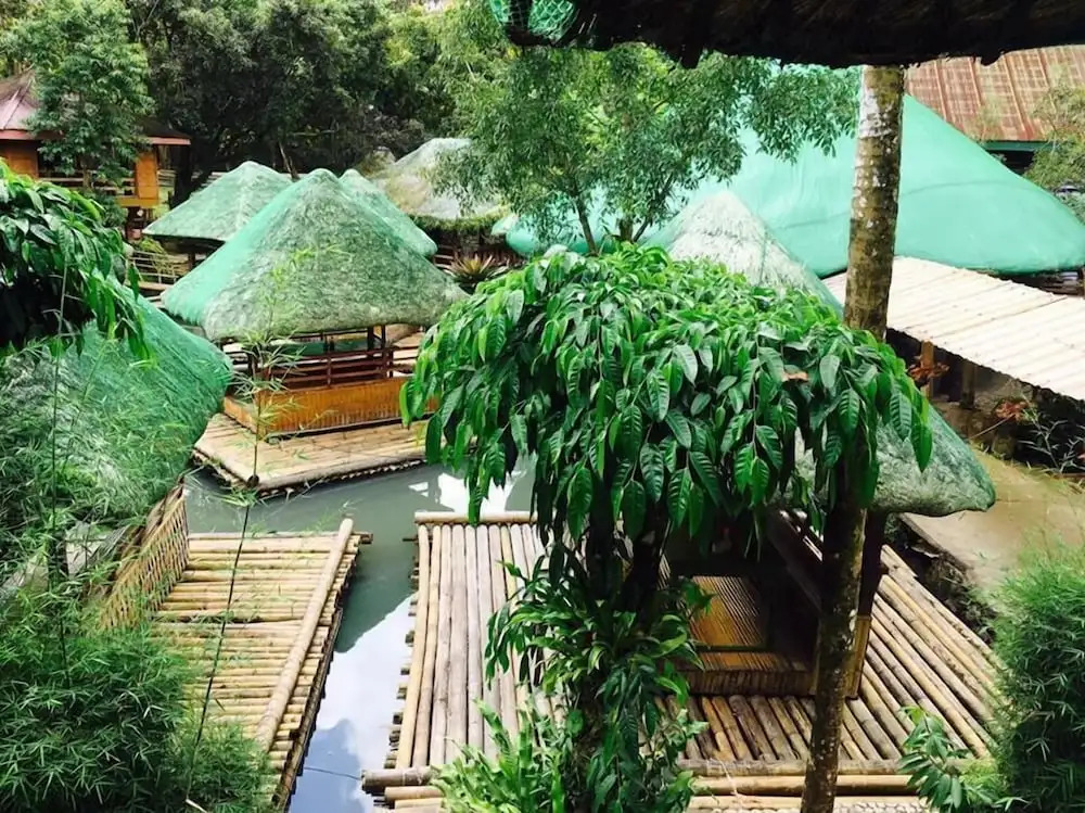 Kamayan sa Palaisdaan Hotel and Resort Quezon