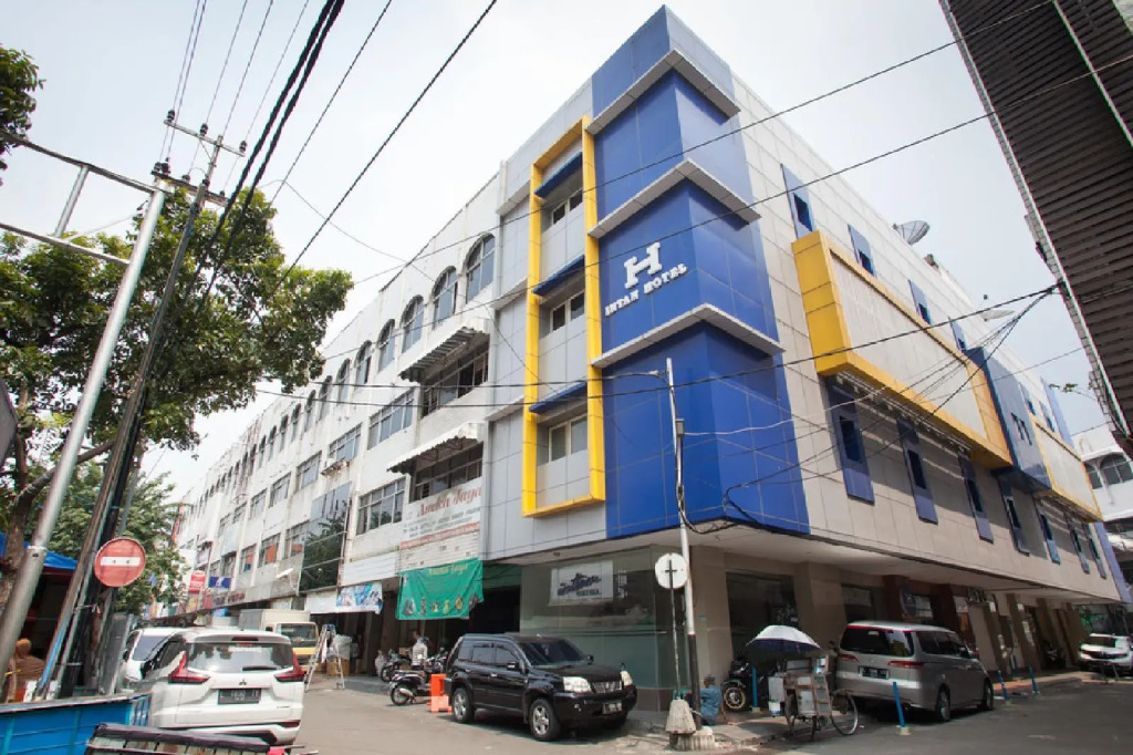 RedDoorz near Pasar Turi Station