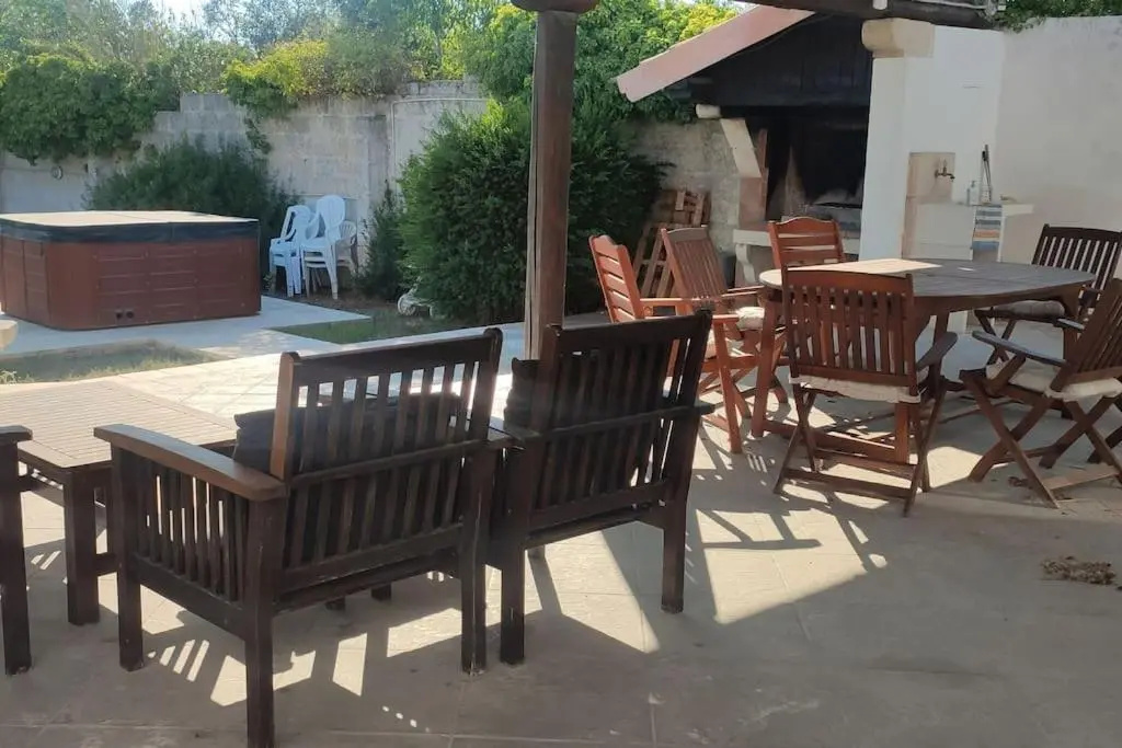 Seaside Villa with Hot Tub, 5mins walk from the sea