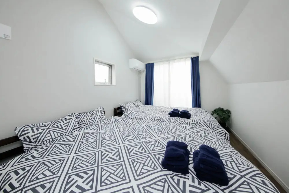 Higashi-Rokugo House WHITE by Tranova