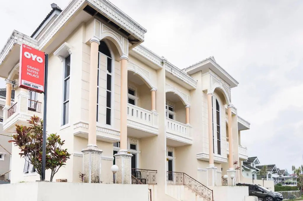 OYO 2950 Grand Suites Palace