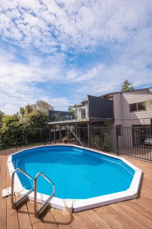 Modern 4 Bedroom Family Home With Pool