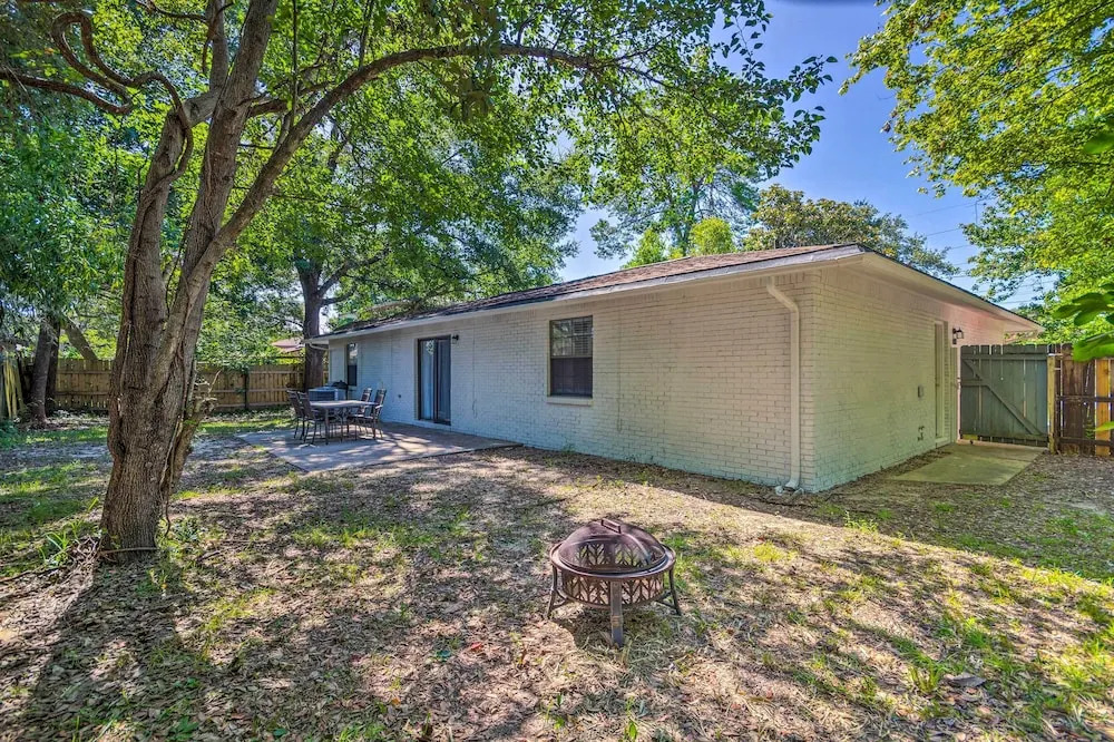 Stellar Fort Walton Retreat ~ 2 Mi to Beach!