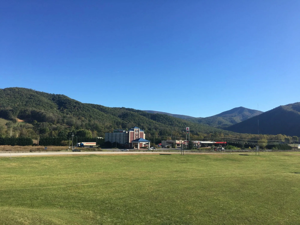 Mountain Inn & Suites